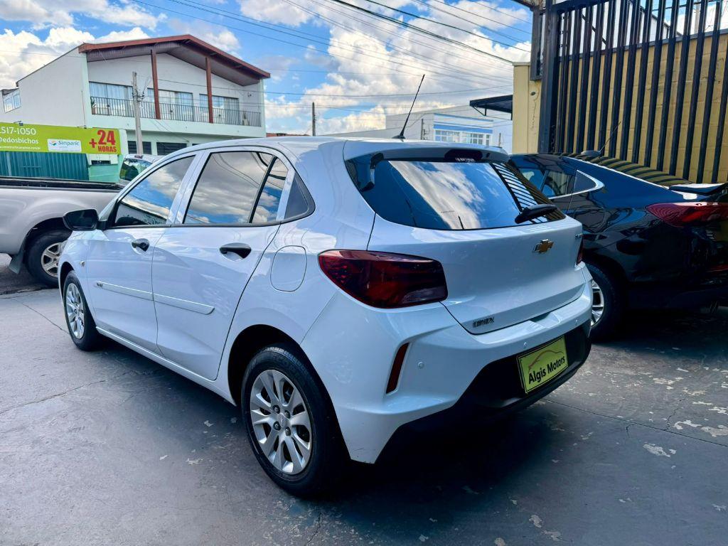 CHEVROLET Onix Hatch - Foto