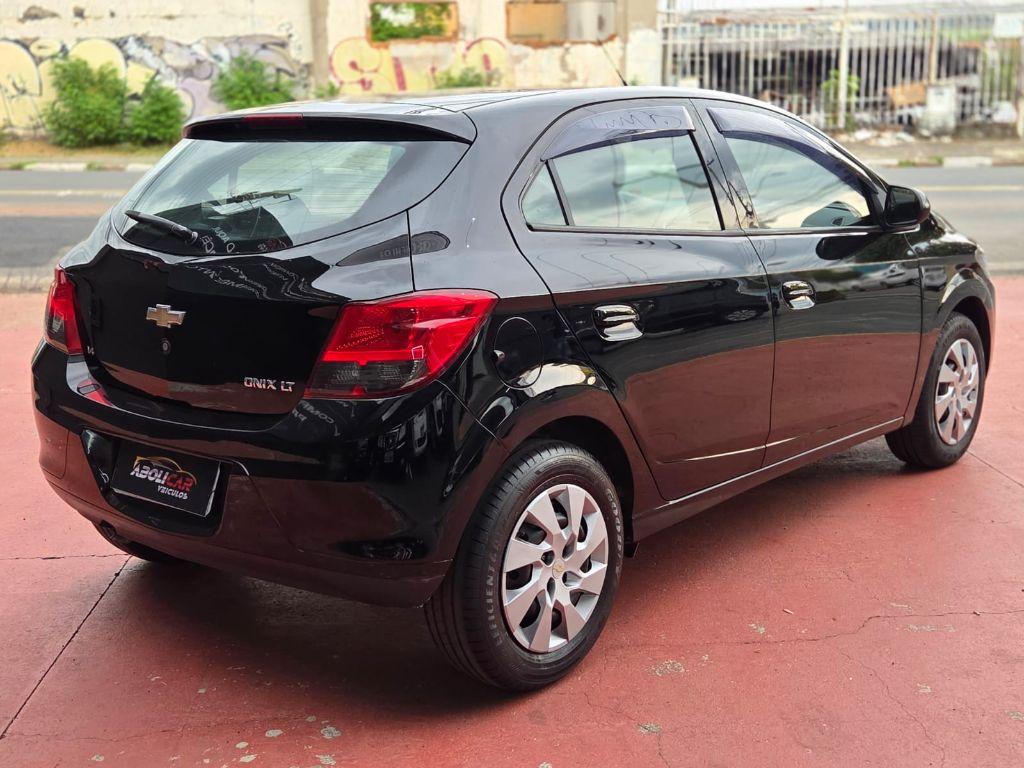 CHEVROLET Onix Hatch - Foto