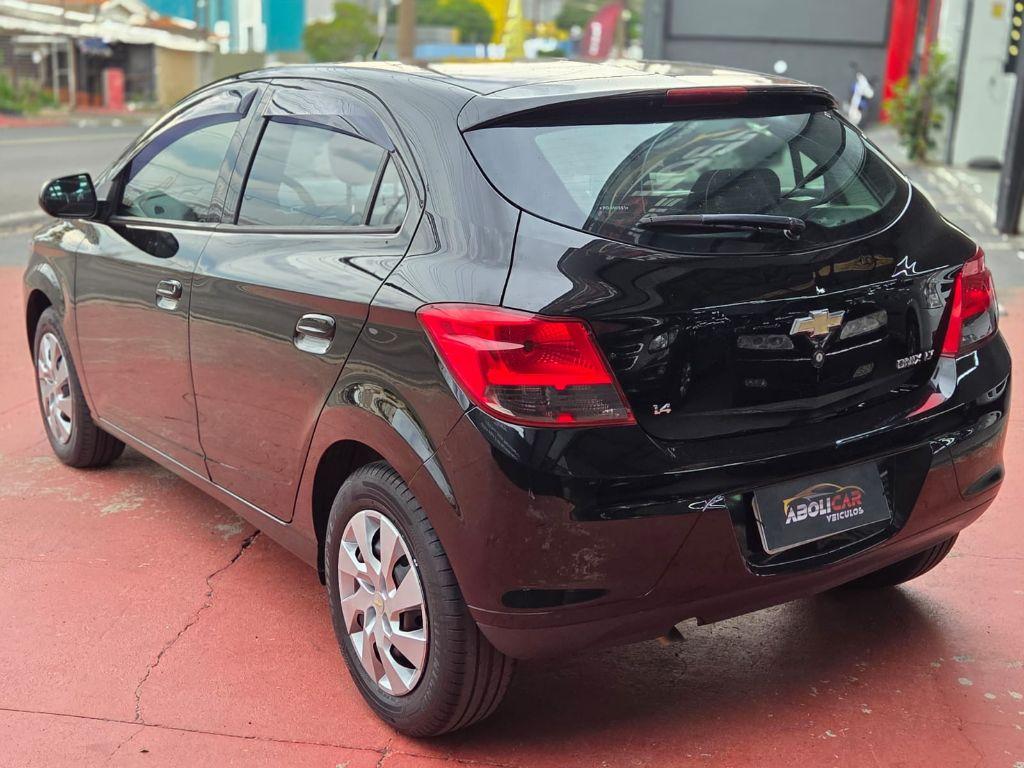 CHEVROLET Onix Hatch - Foto