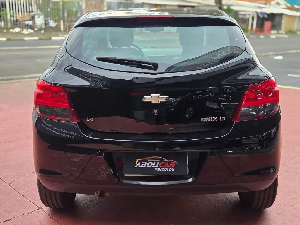 CHEVROLET Onix Hatch - Foto