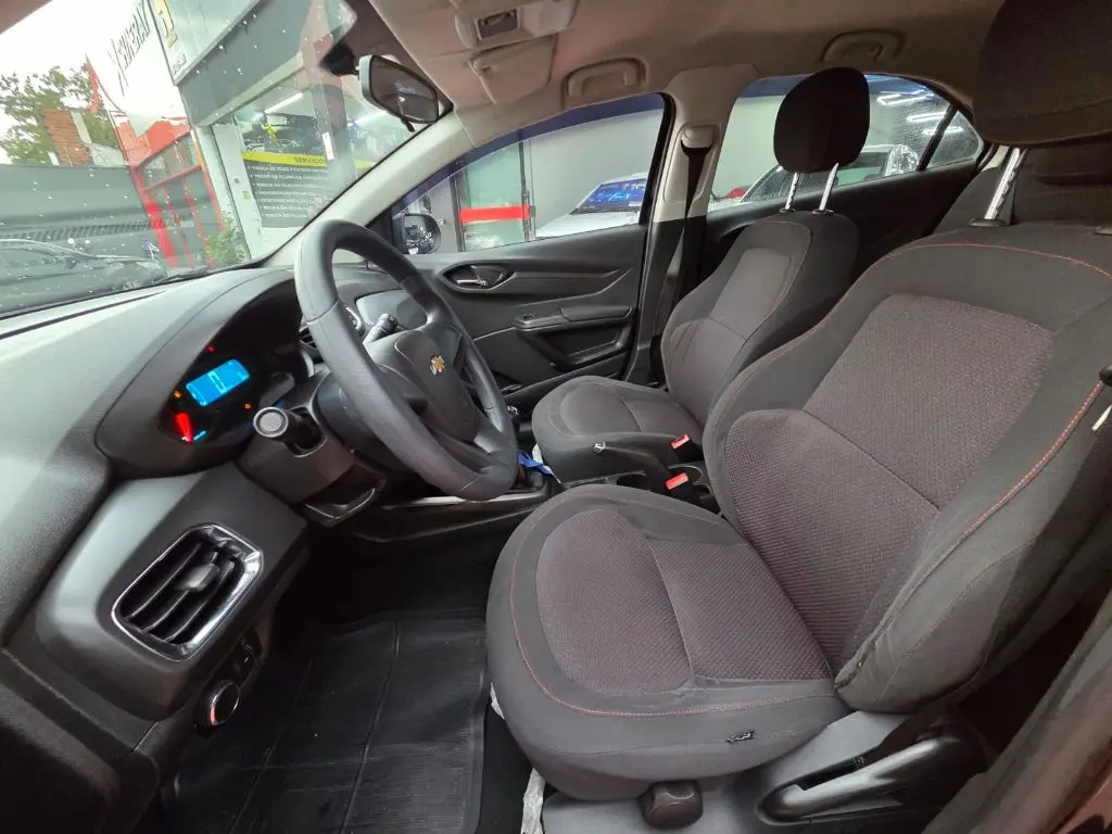 CHEVROLET Onix Hatch - Foto