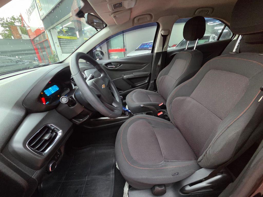 CHEVROLET Onix Hatch - Foto