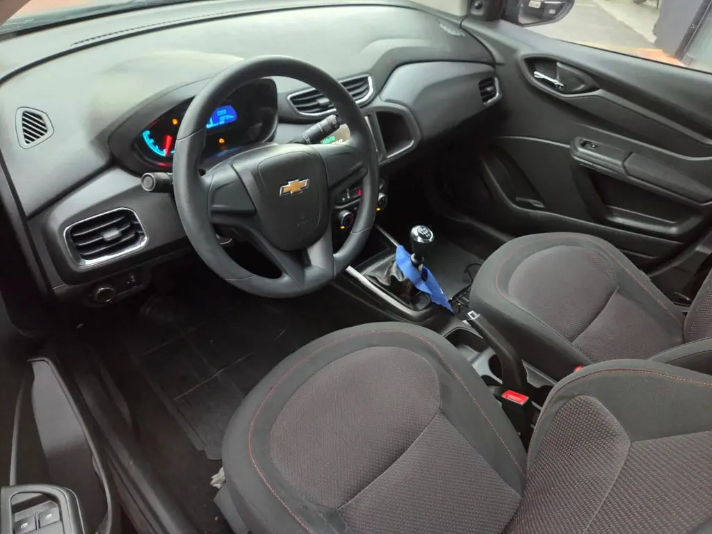 CHEVROLET Onix Hatch - Foto