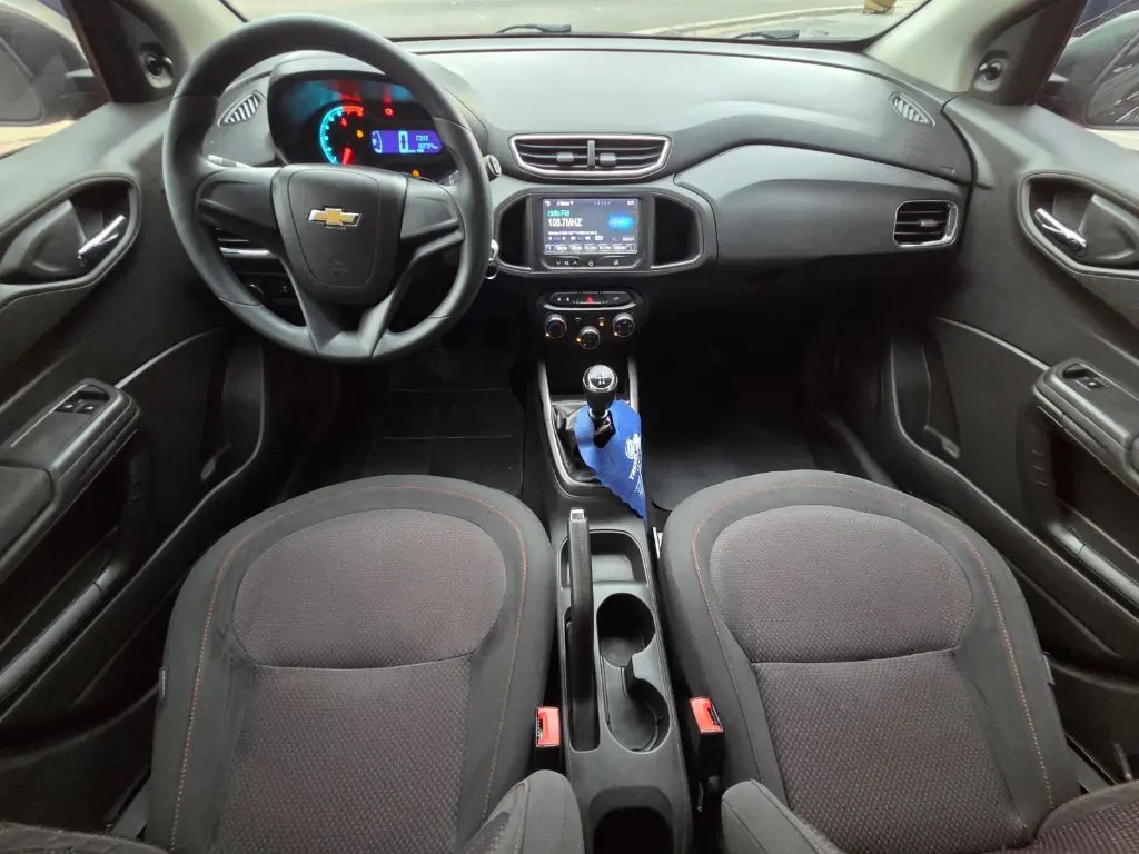 CHEVROLET Onix Hatch - Foto