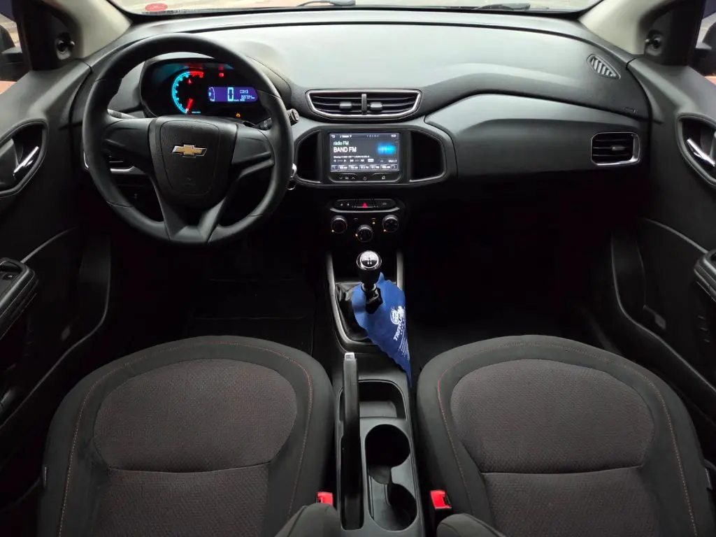 CHEVROLET Onix Hatch - Foto