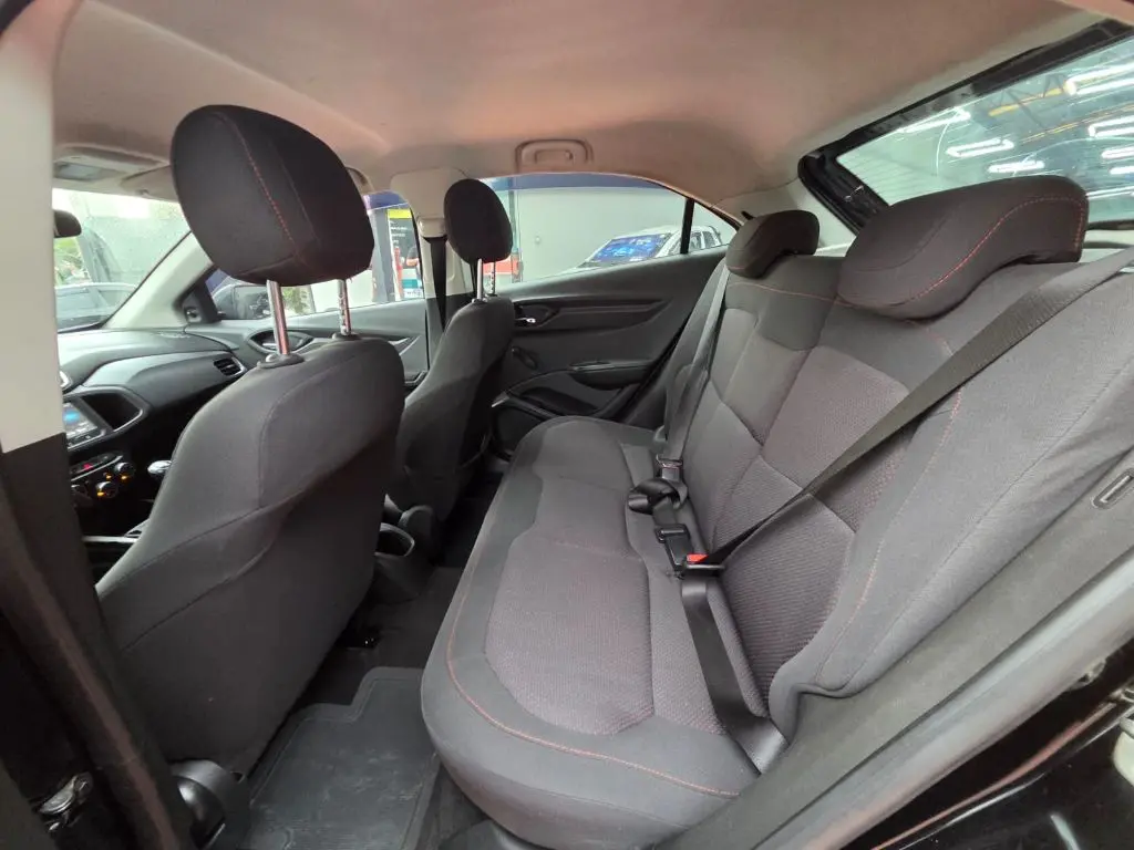 CHEVROLET Onix Hatch - Foto