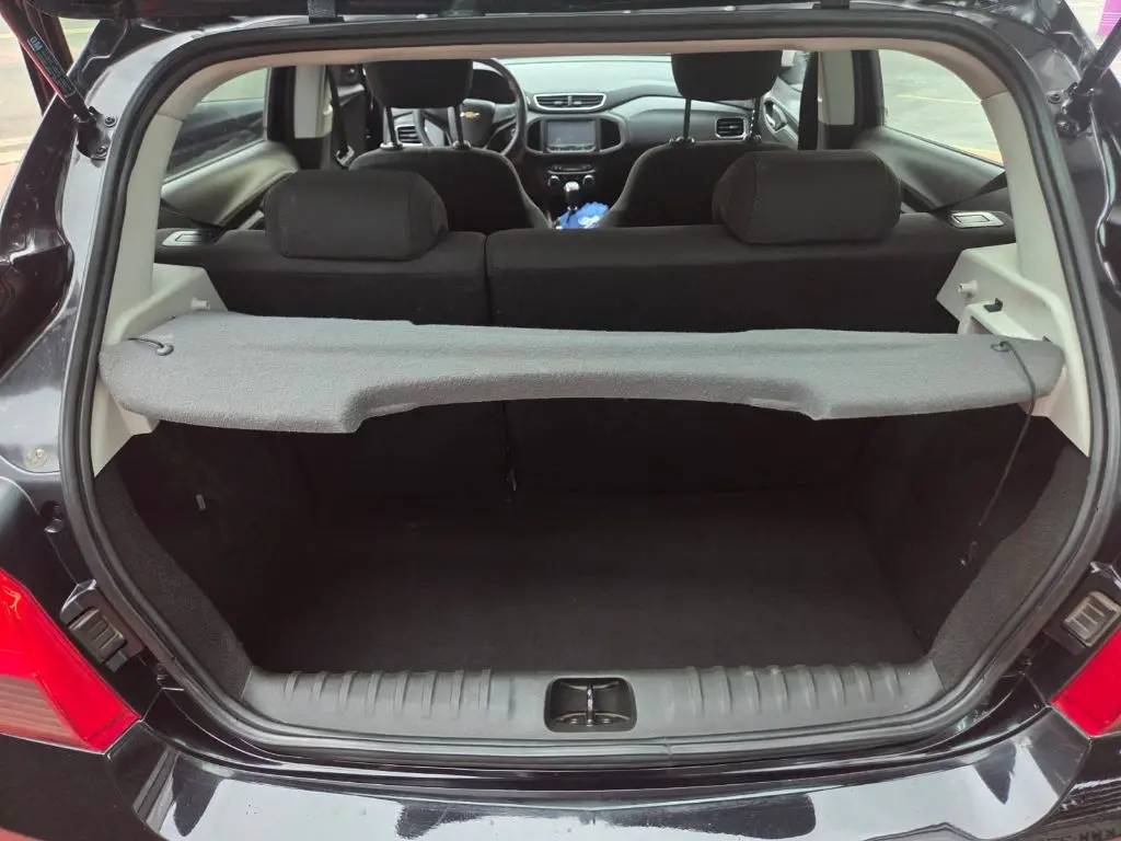 CHEVROLET Onix Hatch - Foto