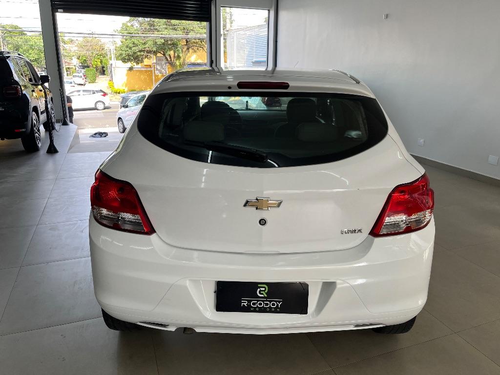 CHEVROLET Onix Hatch - Foto