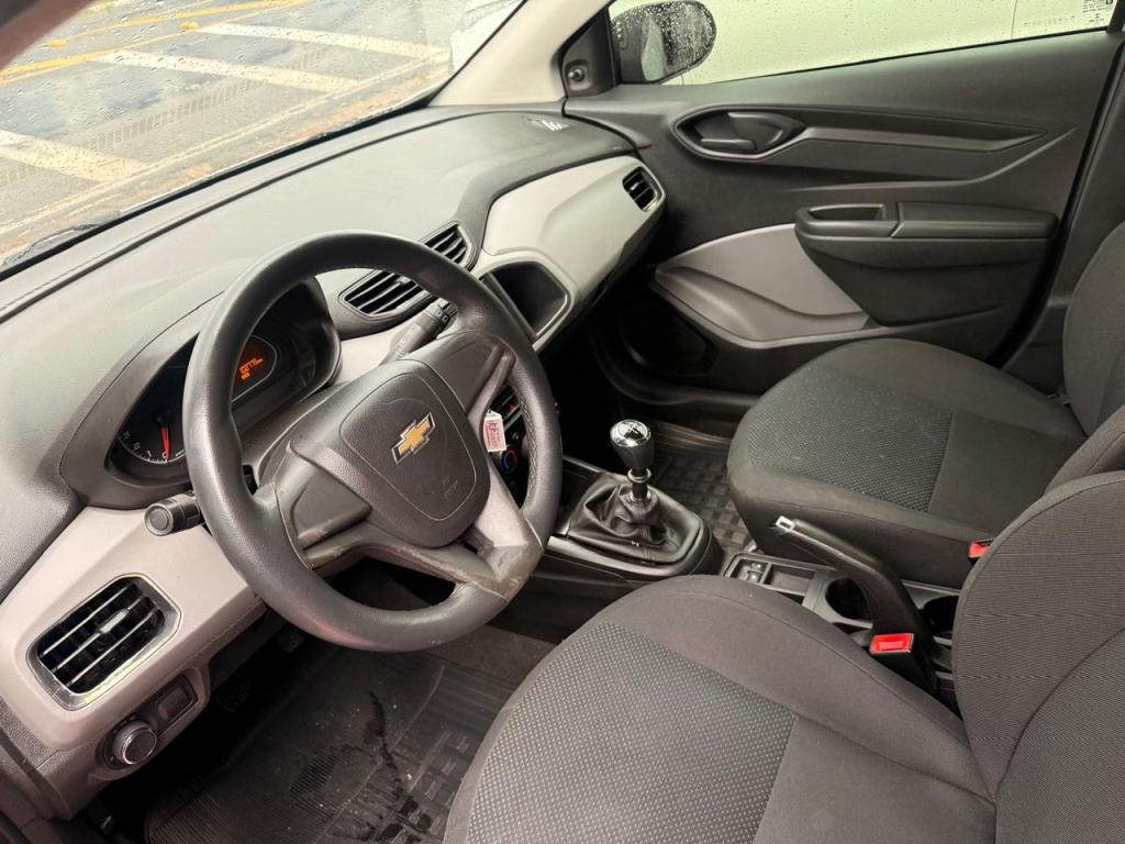 CHEVROLET Onix Hatch - Foto