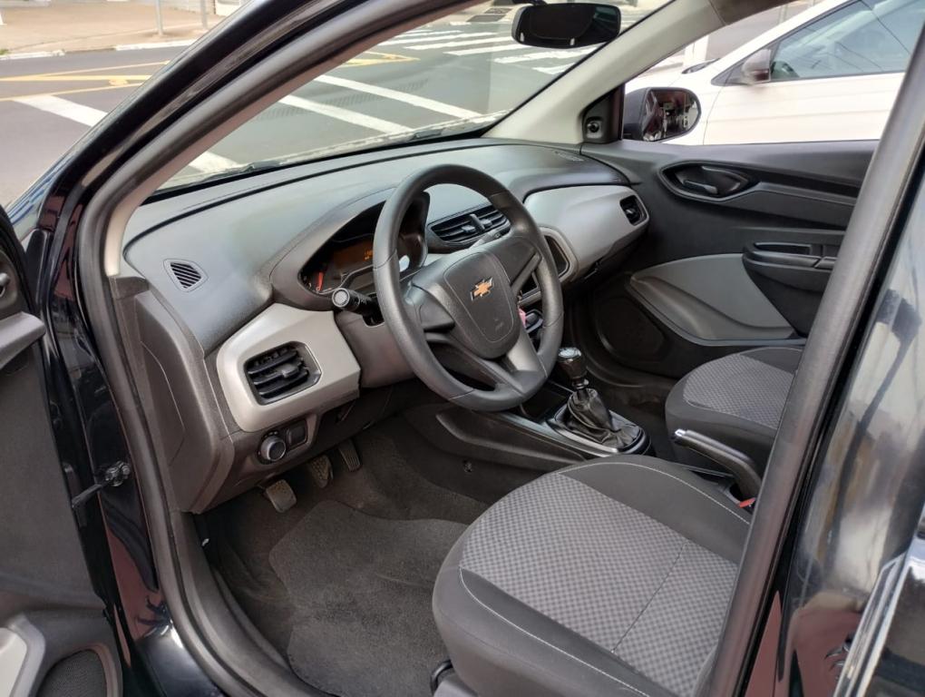 CHEVROLET Onix Hatch - Foto