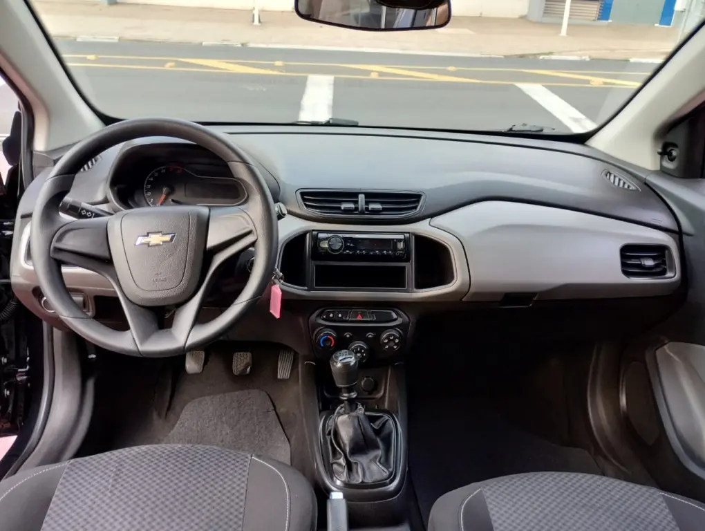 CHEVROLET Onix Hatch - Foto