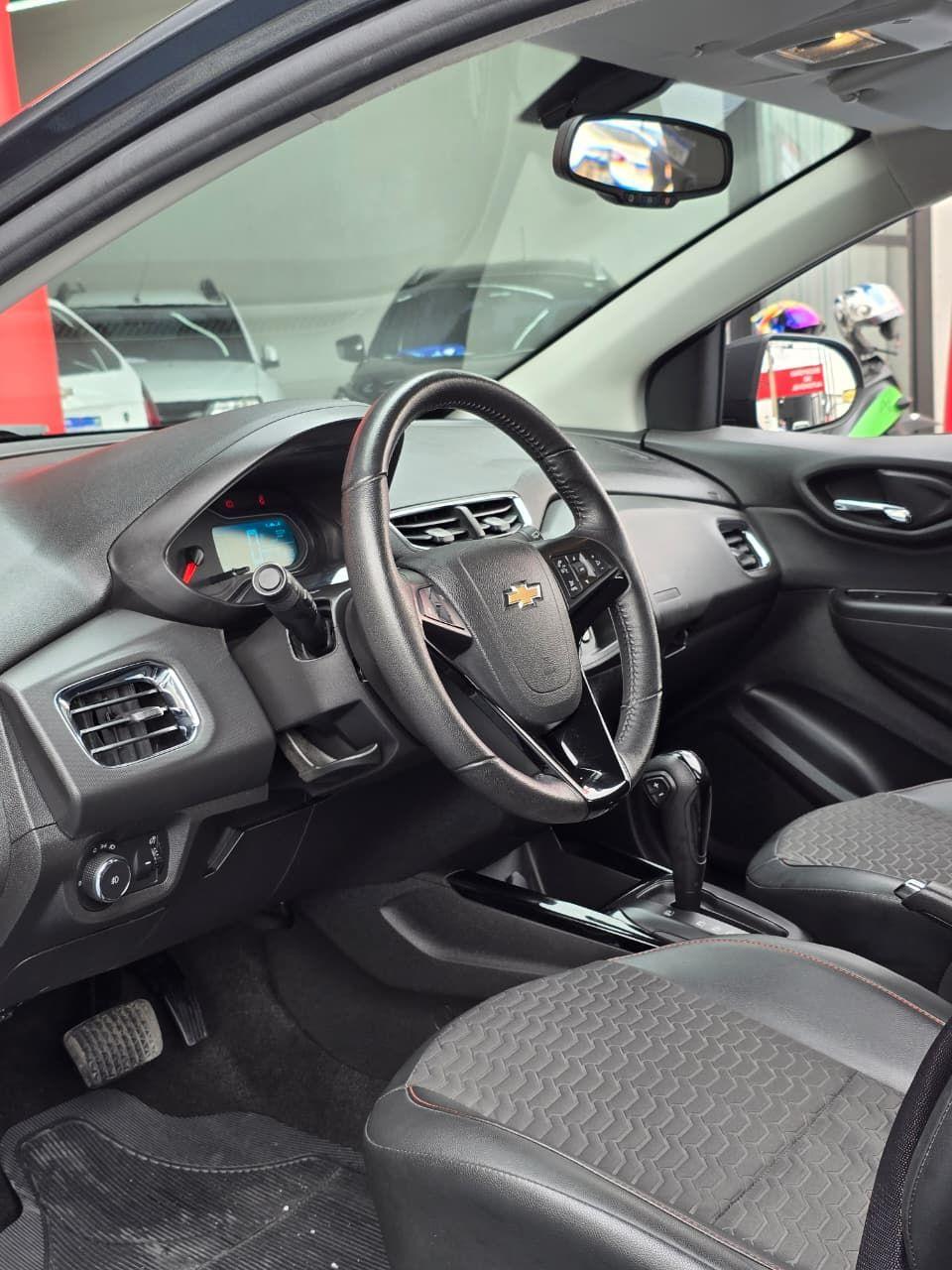 CHEVROLET Onix Hatch - Foto