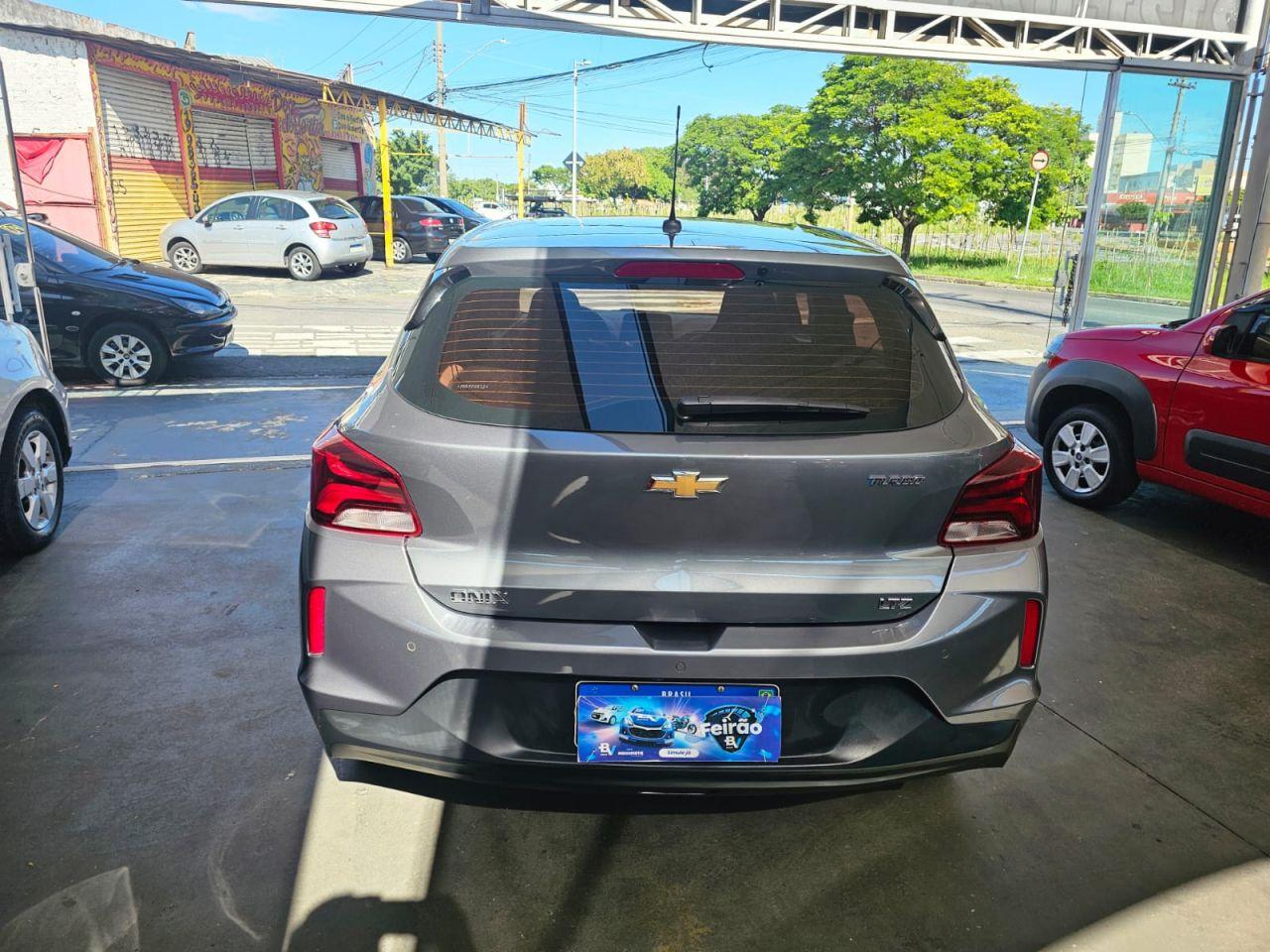 CHEVROLET Onix Hatch - Foto