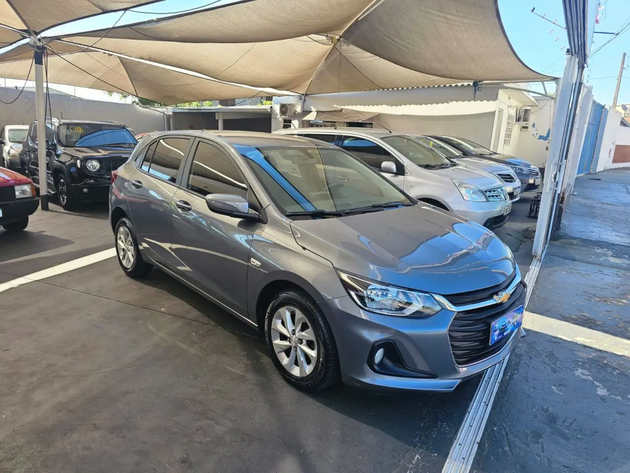 CHEVROLET Onix Hatch - Foto