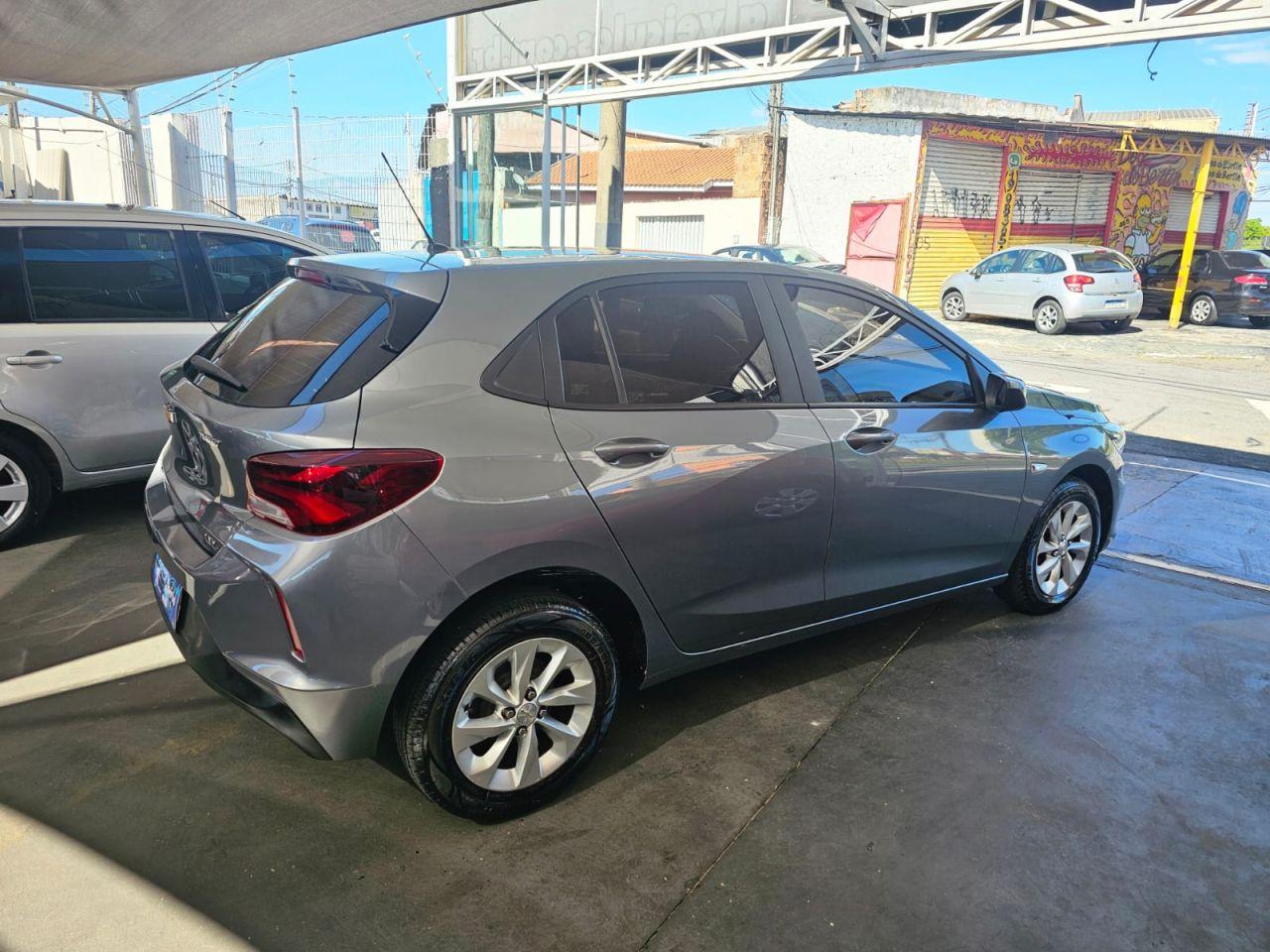 CHEVROLET Onix Hatch - Foto