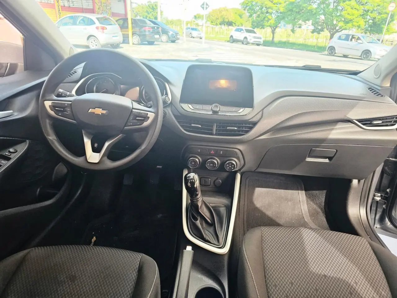 CHEVROLET Onix Hatch - Foto