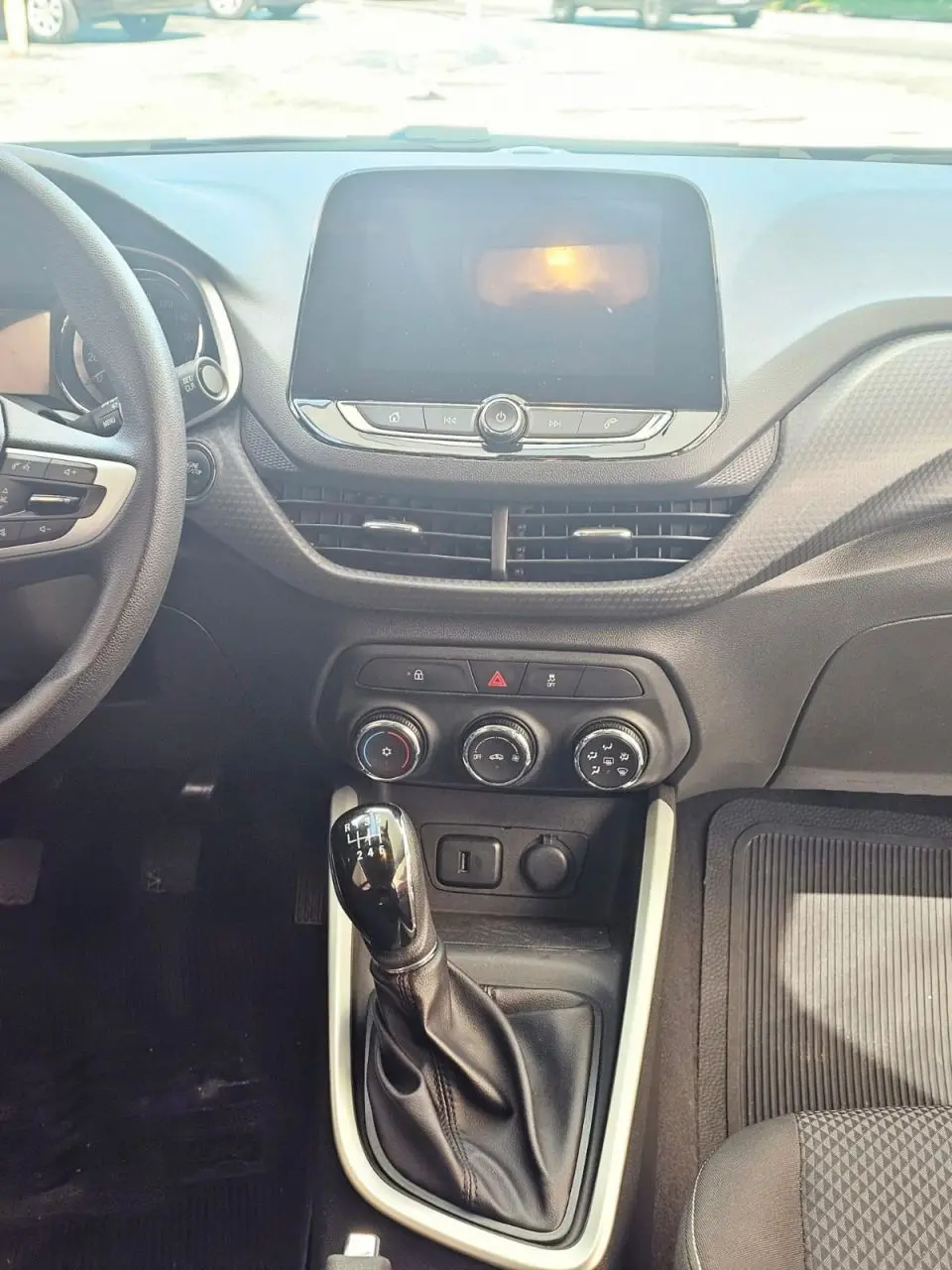 CHEVROLET Onix Hatch - Foto