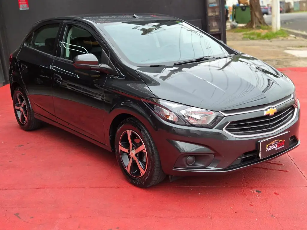 CHEVROLET Onix Hatch - Foto