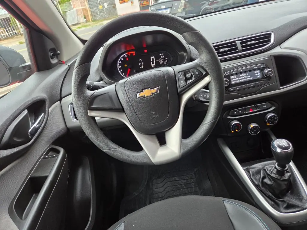 CHEVROLET Onix Hatch - Foto