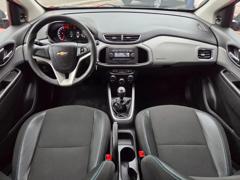 CHEVROLET Onix Hatch - Foto