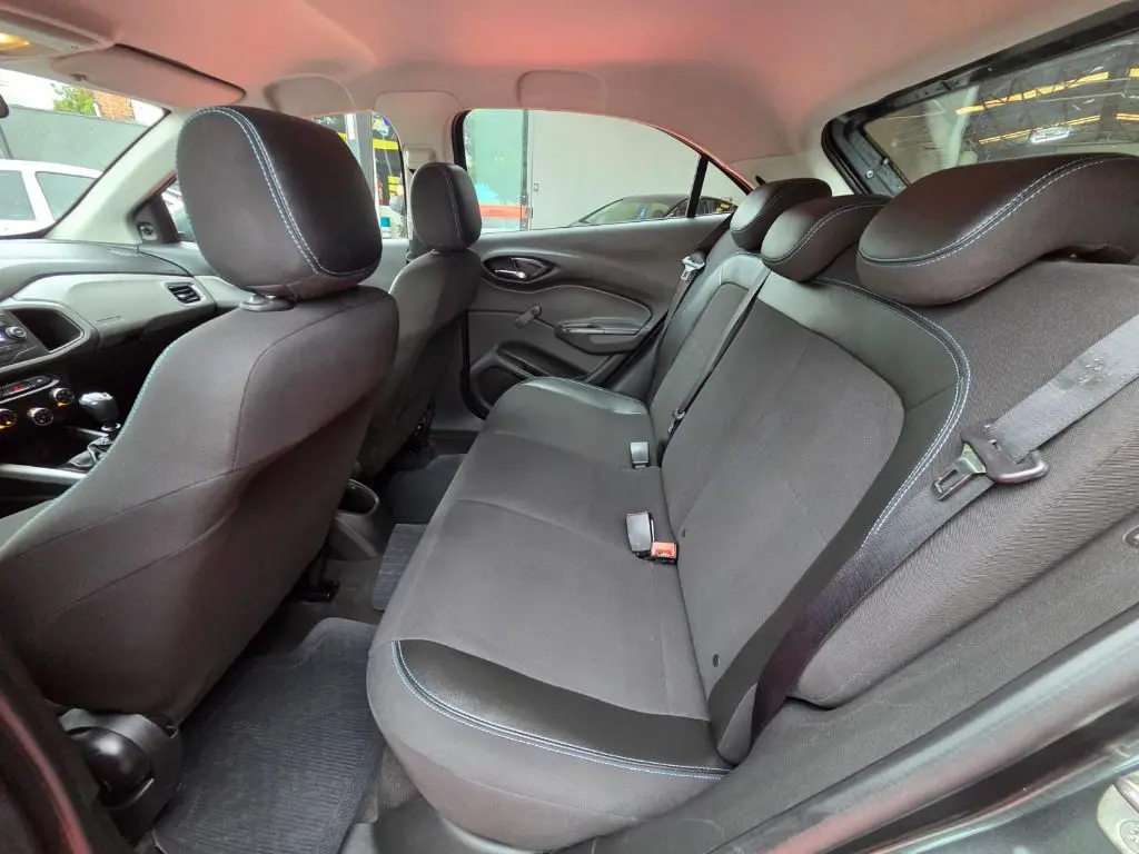 CHEVROLET Onix Hatch - Foto