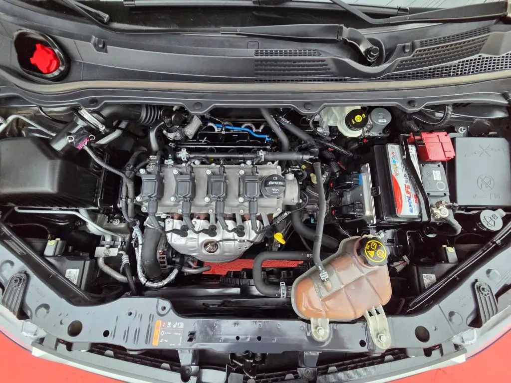 CHEVROLET Onix Hatch - Foto