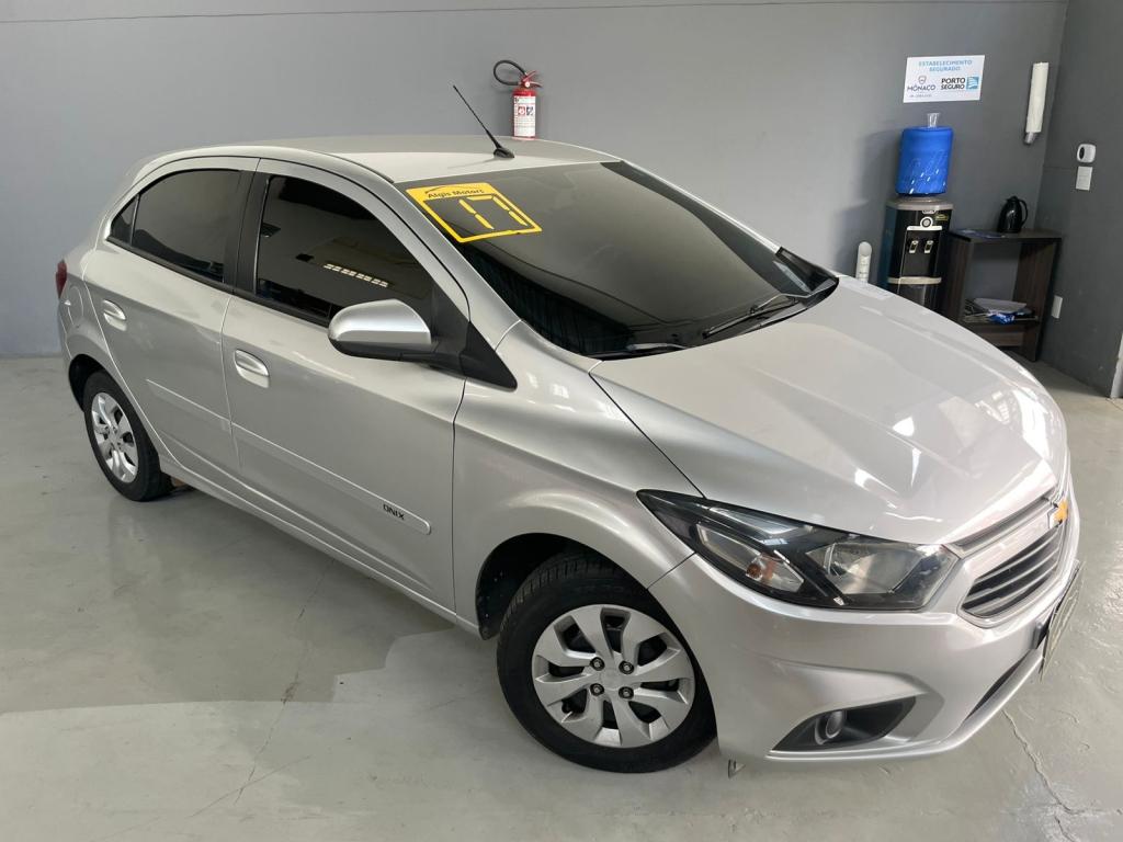 CHEVROLET Onix Hatch - Foto