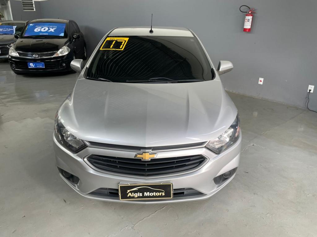 CHEVROLET Onix Hatch - Foto