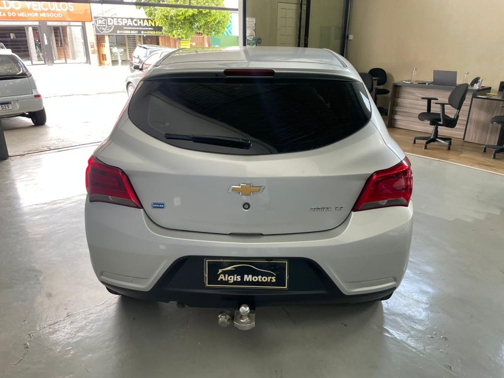 CHEVROLET Onix Hatch - Foto