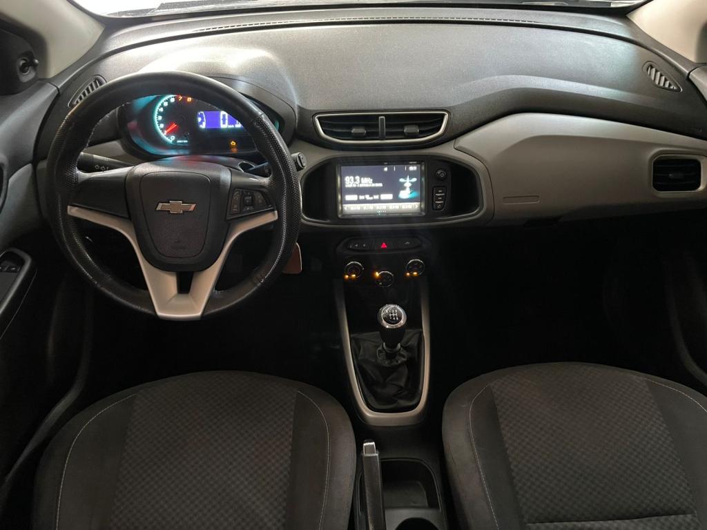 CHEVROLET Onix Hatch - Foto