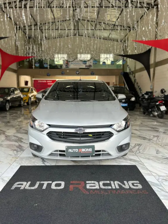 CHEVROLET Onix Hatch - Foto