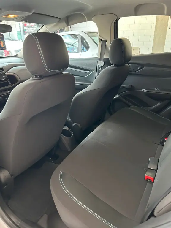 CHEVROLET Onix Hatch - Foto