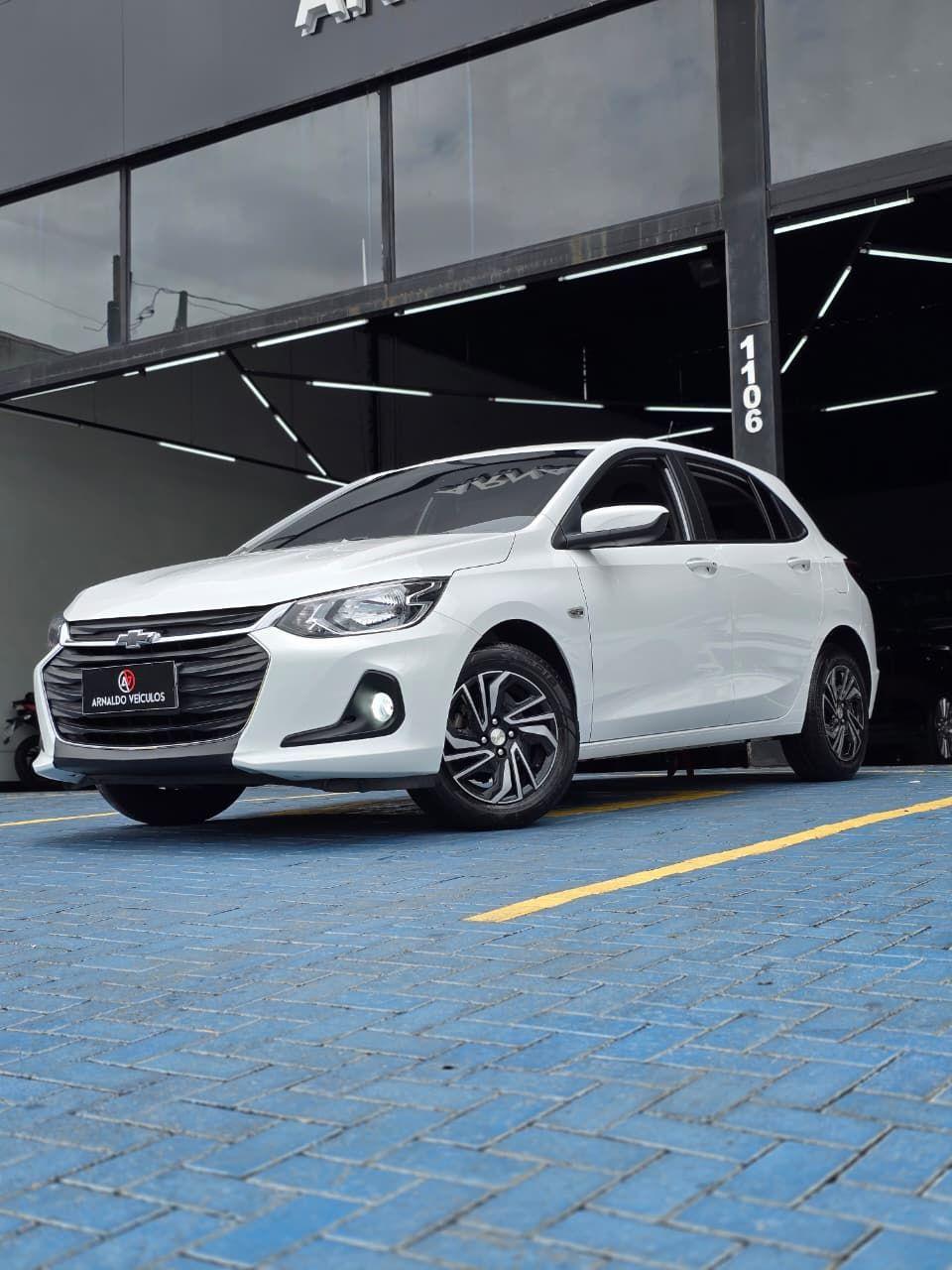 CHEVROLET Onix Hatch - Foto