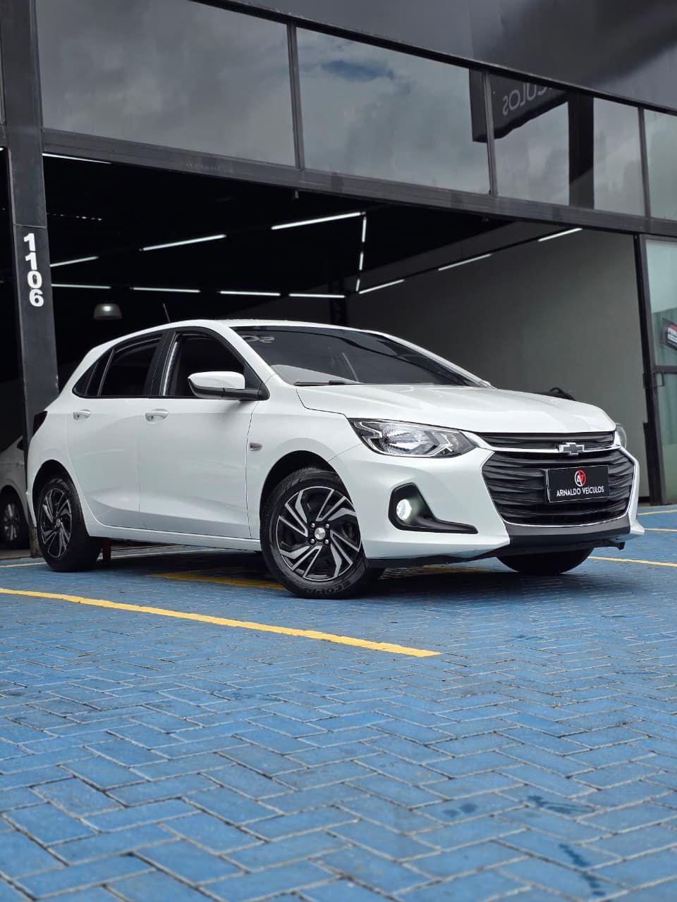 CHEVROLET Onix Hatch - Foto