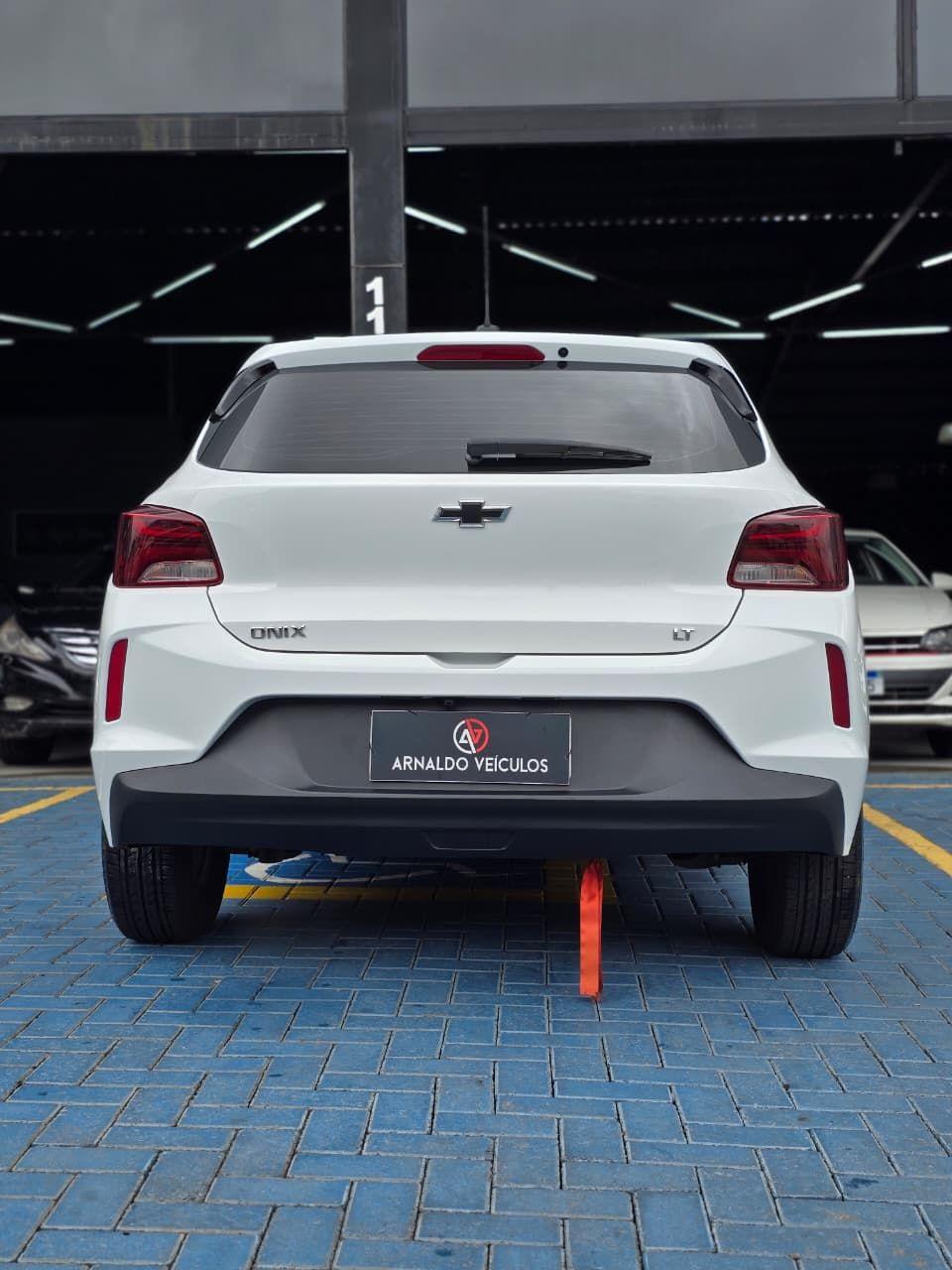 CHEVROLET Onix Hatch - Foto