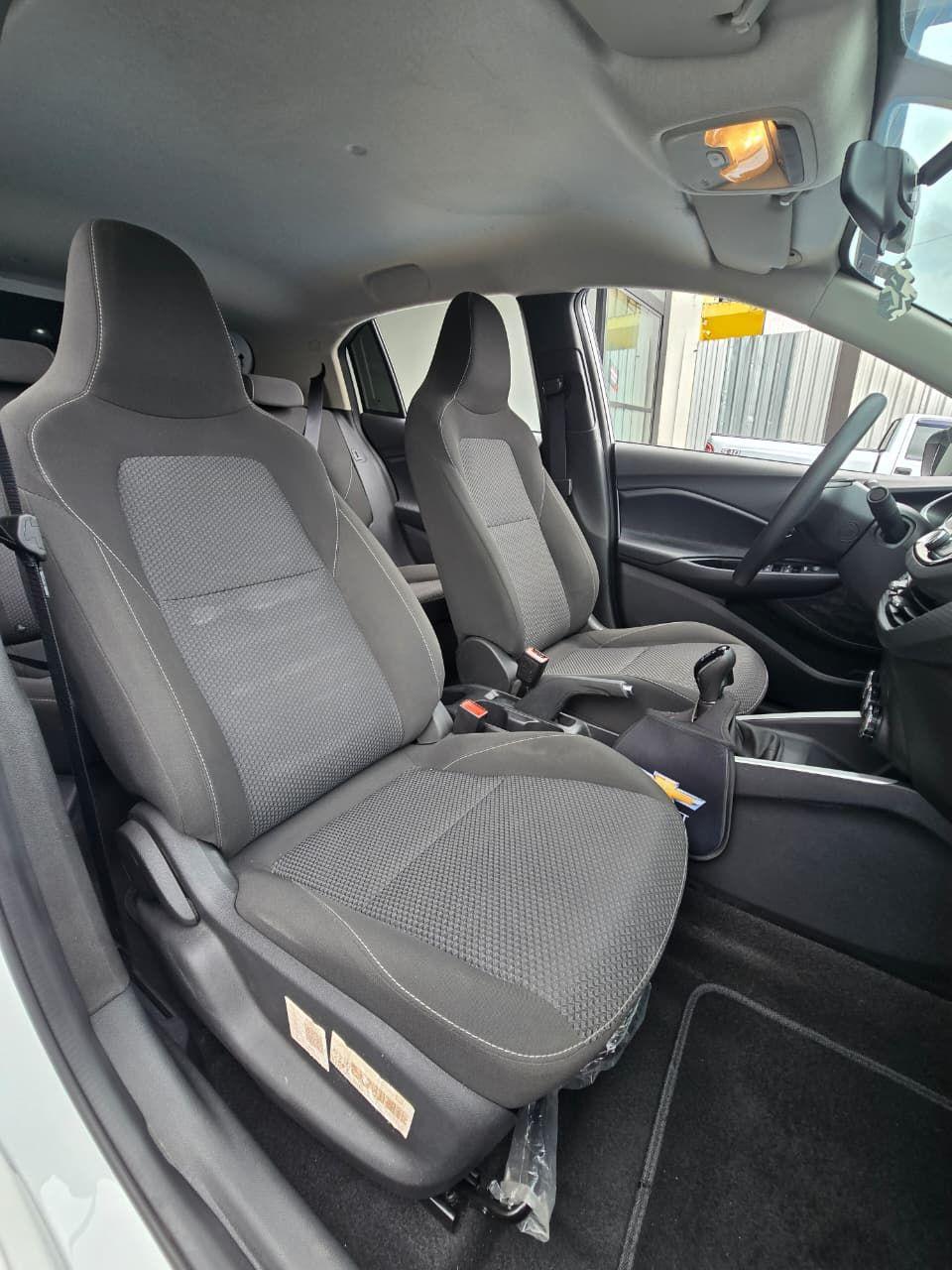 CHEVROLET Onix Hatch - Foto