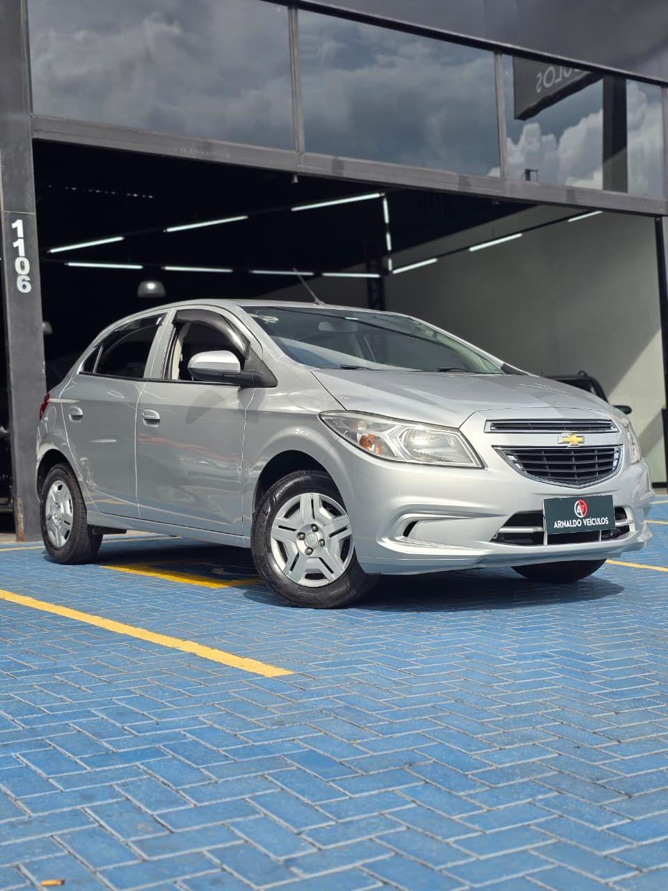 CHEVROLET Onix Hatch - Foto