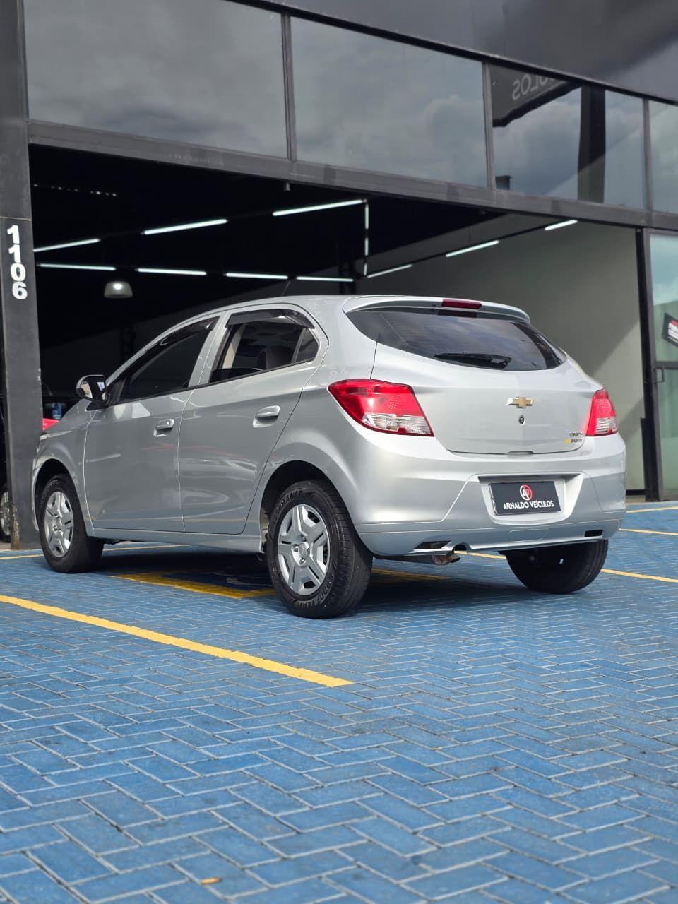 CHEVROLET Onix Hatch - Foto