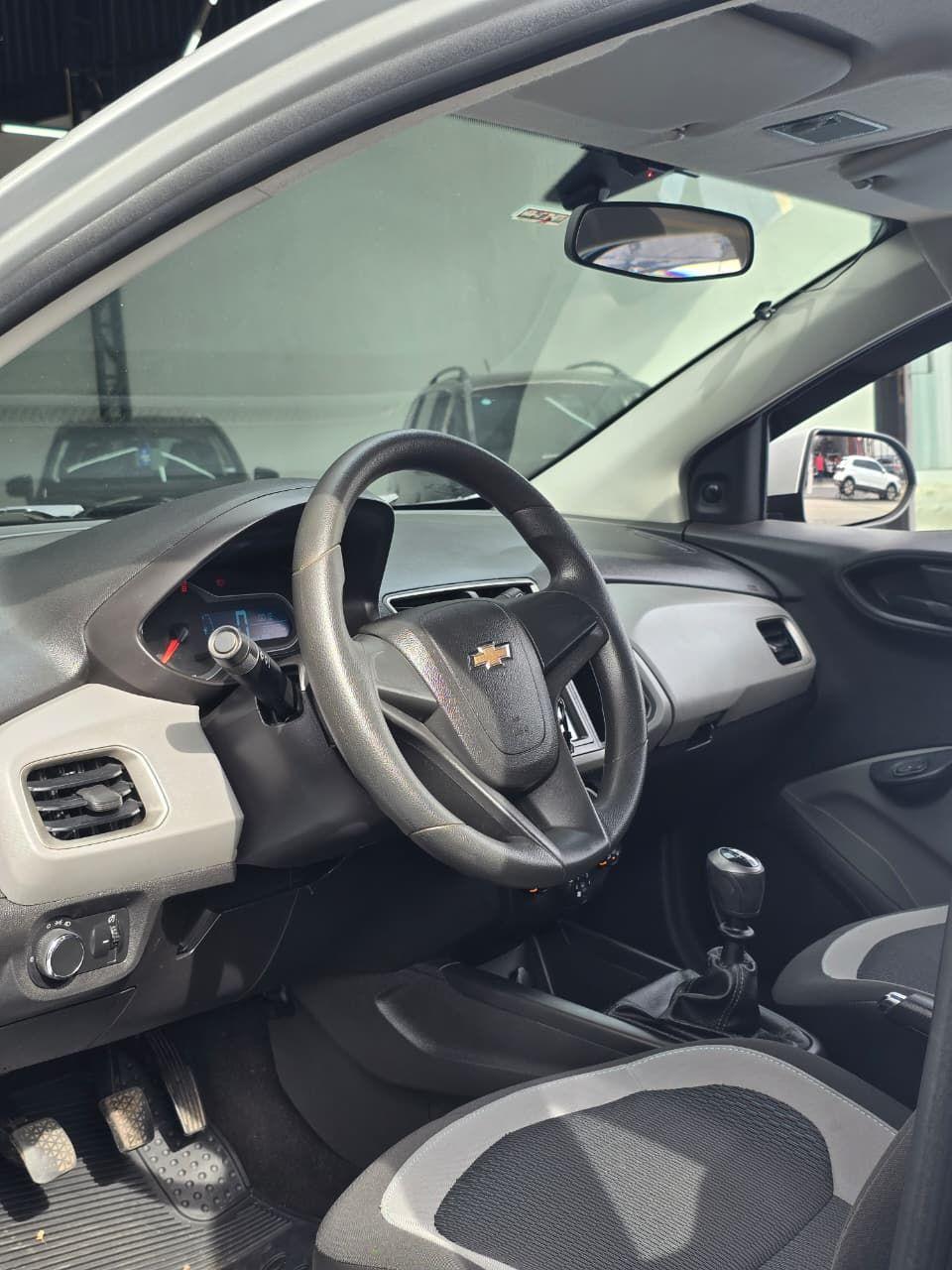 CHEVROLET Onix Hatch - Foto