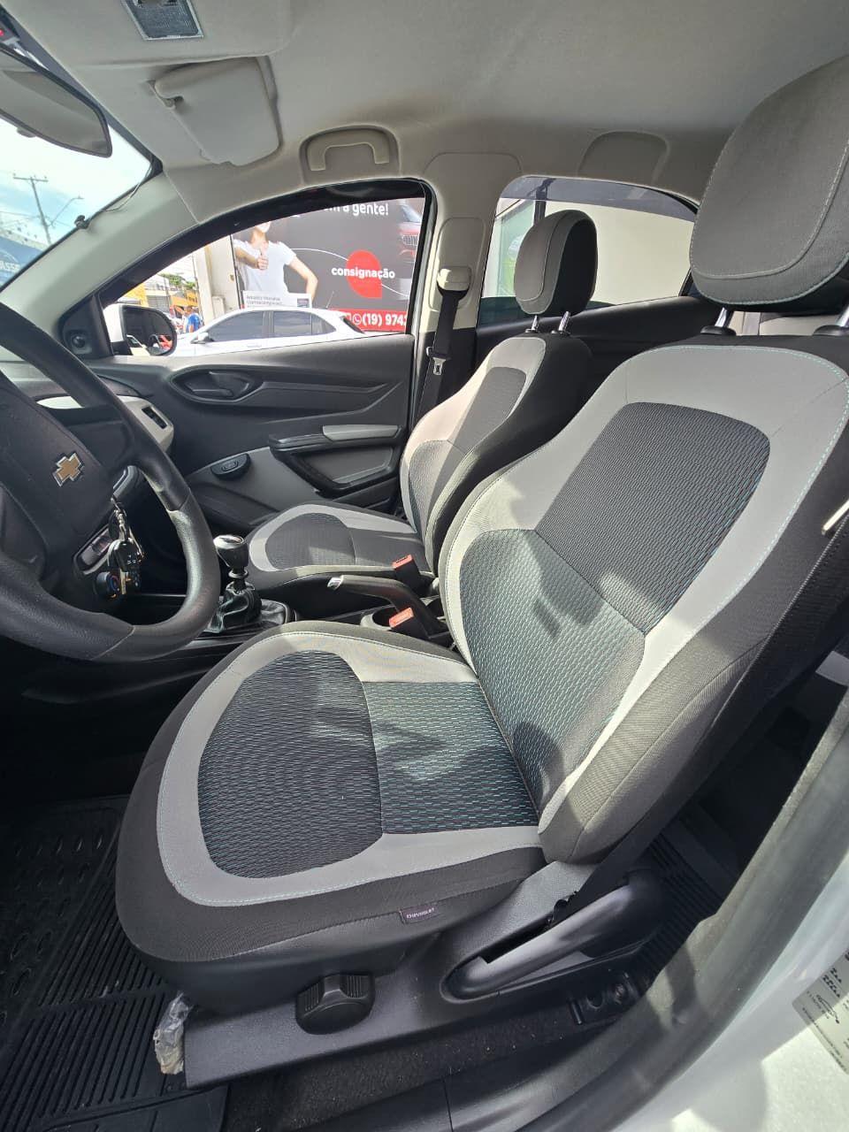 CHEVROLET Onix Hatch - Foto