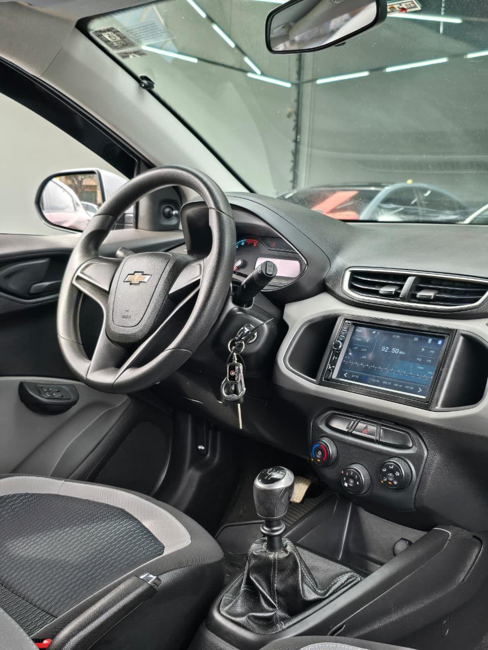 CHEVROLET Onix Hatch - Foto