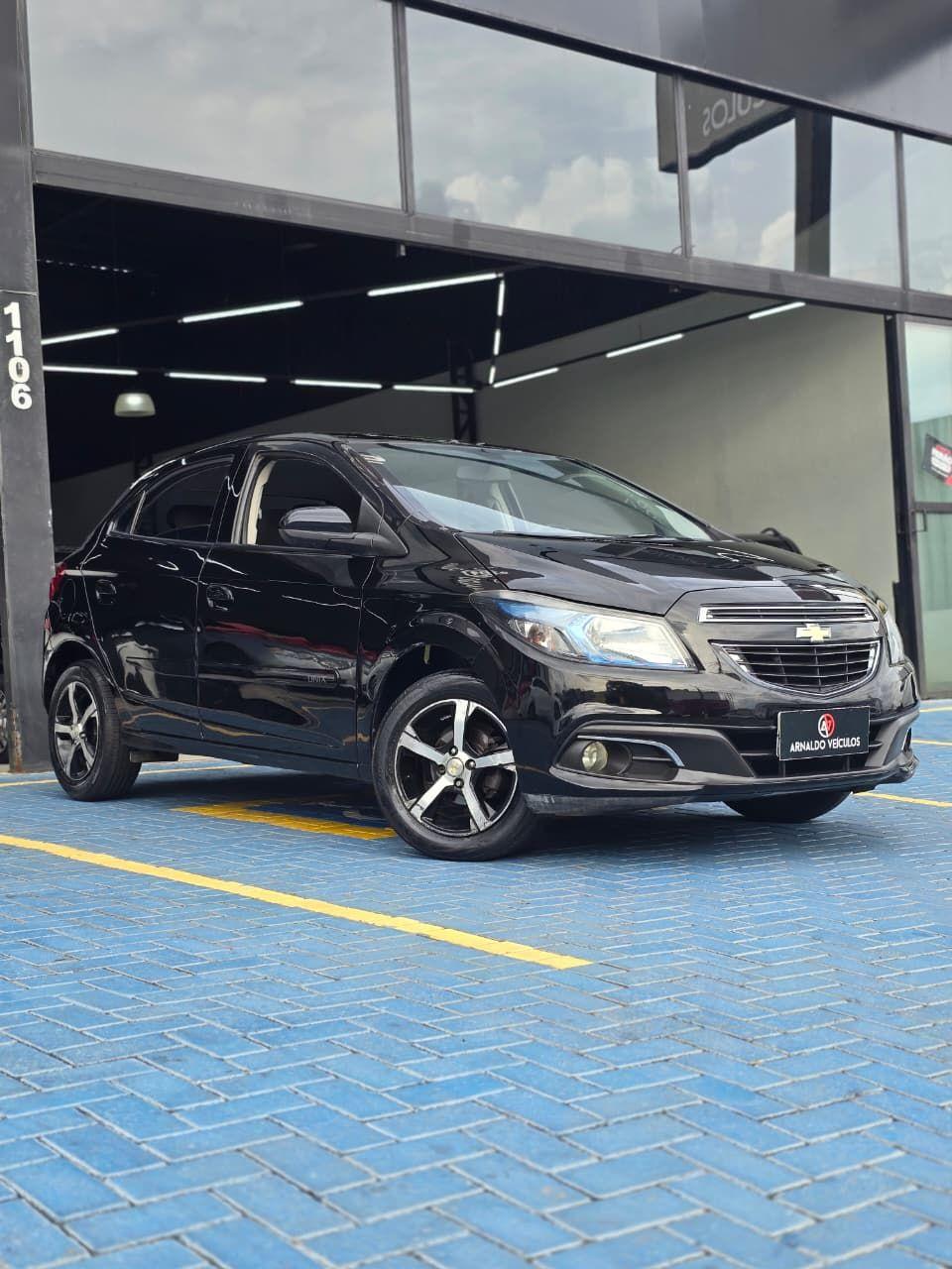 CHEVROLET Onix Hatch - Foto