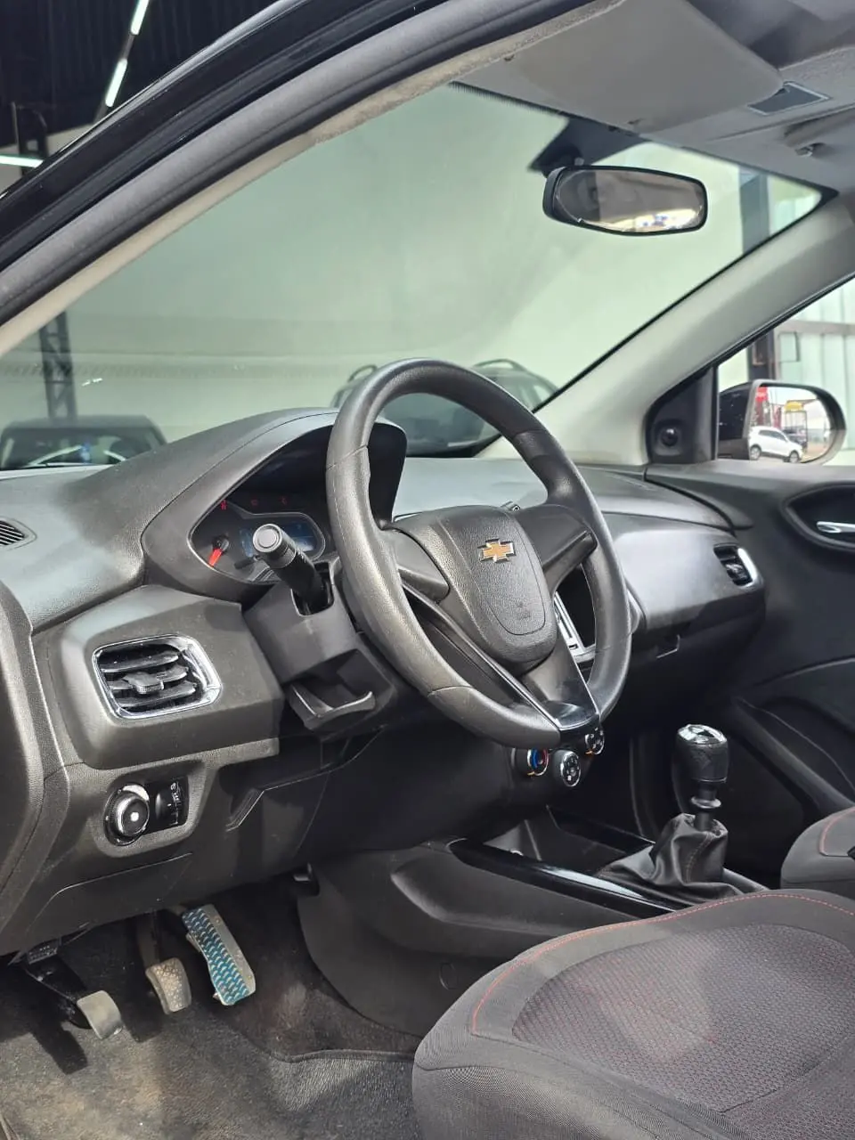 CHEVROLET Onix Hatch - Foto