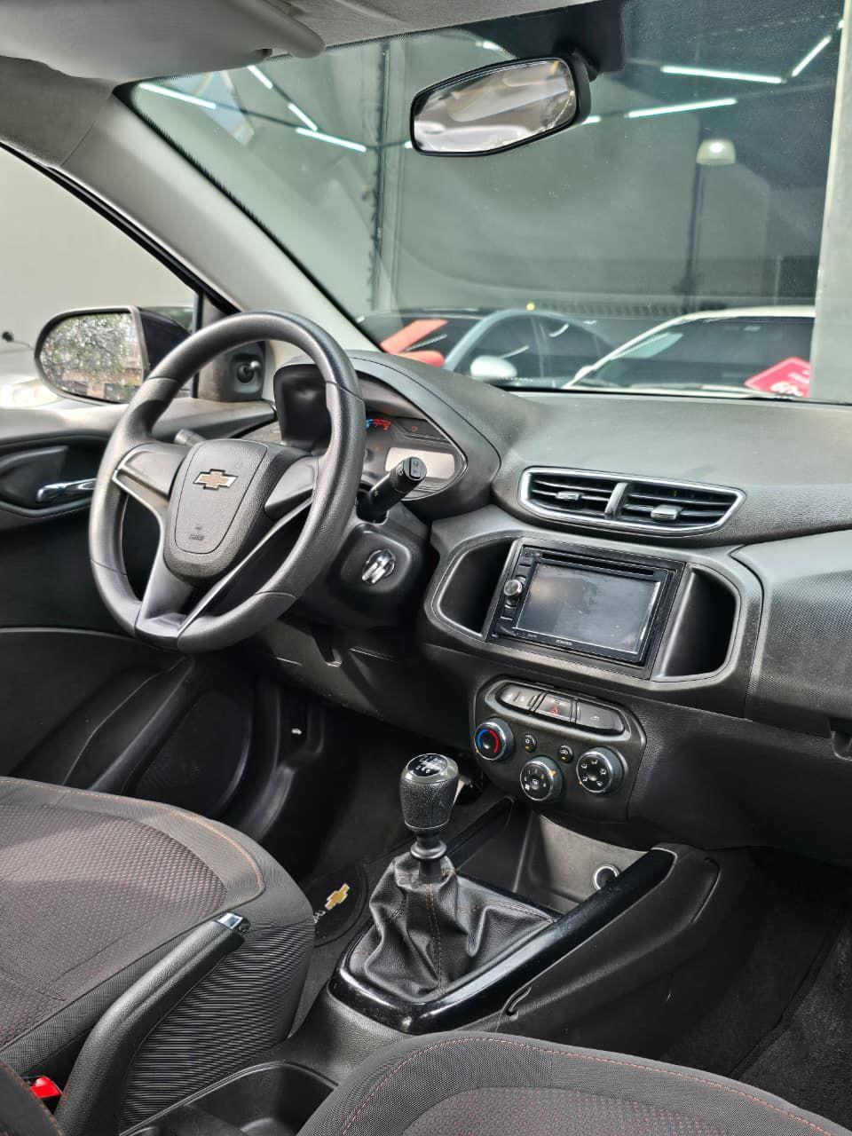 CHEVROLET Onix Hatch - Foto