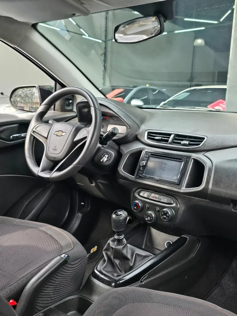 CHEVROLET Onix Hatch - Foto