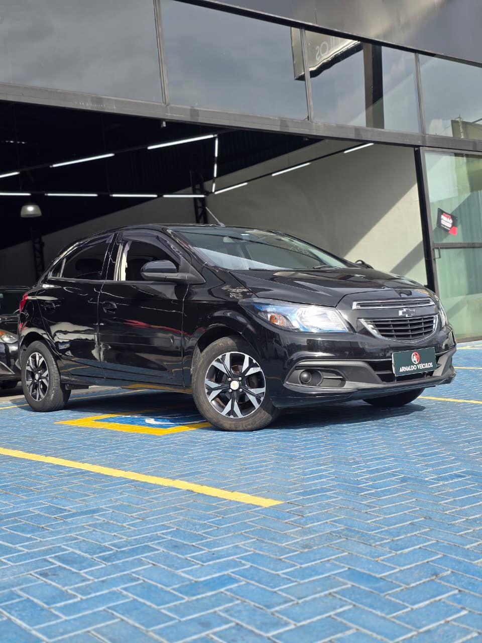 CHEVROLET Onix Hatch - Foto