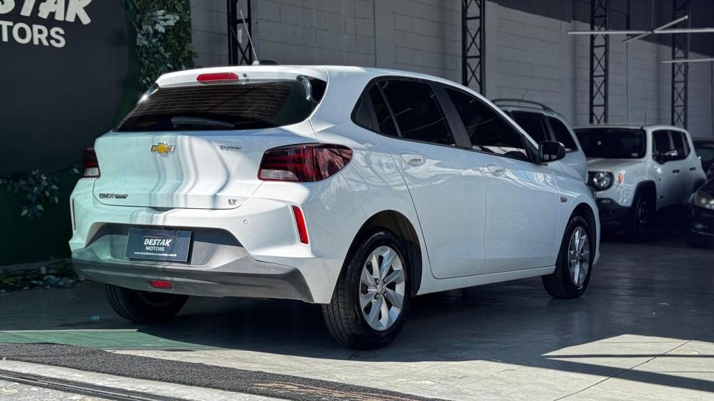 CHEVROLET Onix Hatch - Foto