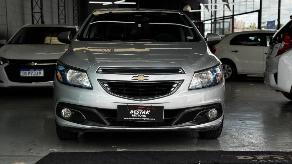 CHEVROLET Onix Hatch - Foto