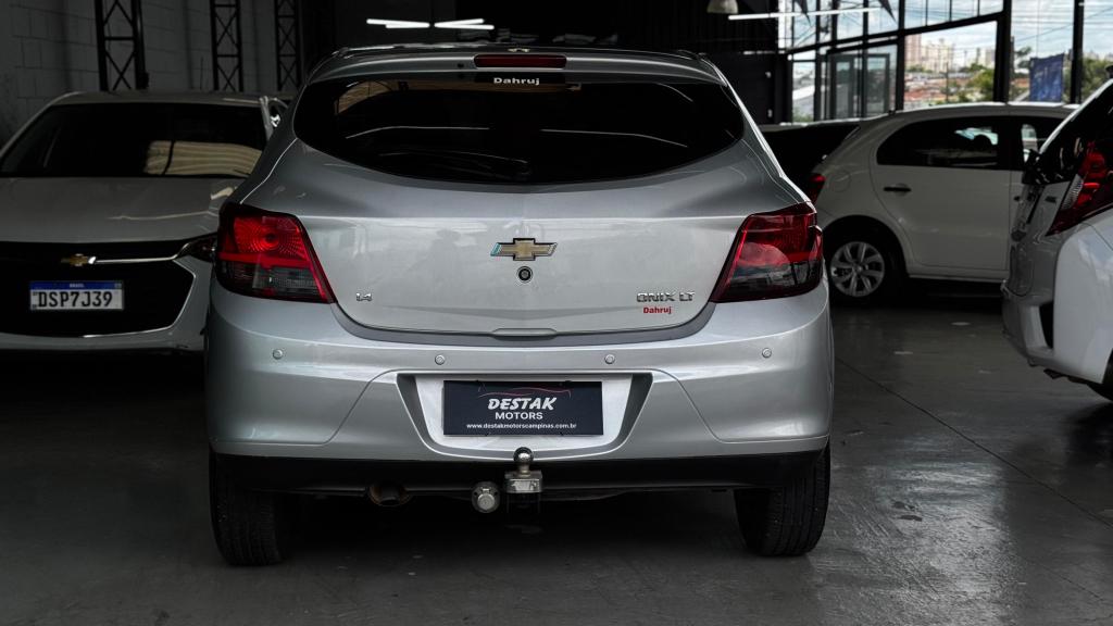 CHEVROLET Onix Hatch - Foto