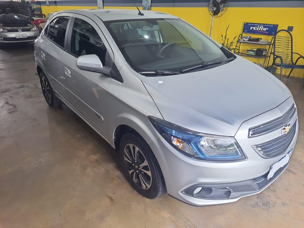 CHEVROLET Onix Hatch - Foto